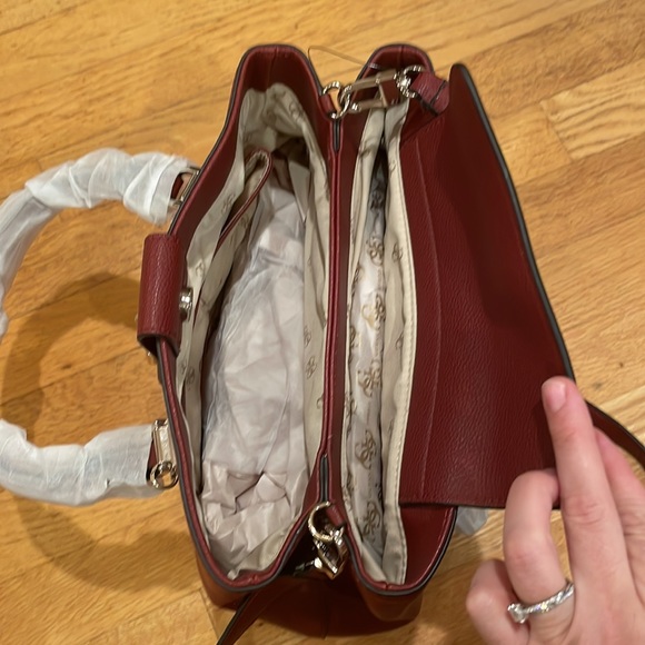 Guess Burgundy handbag - Picture 5 of 8